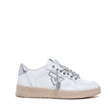 Sneakers in nappa bianca con laccio in strass