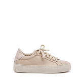 Sneakers in nappa latte macchiato con accessori.
