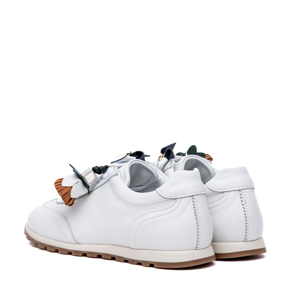 Sneakers in pelle di vitello bianca con charms. - TreemmeCreazioni