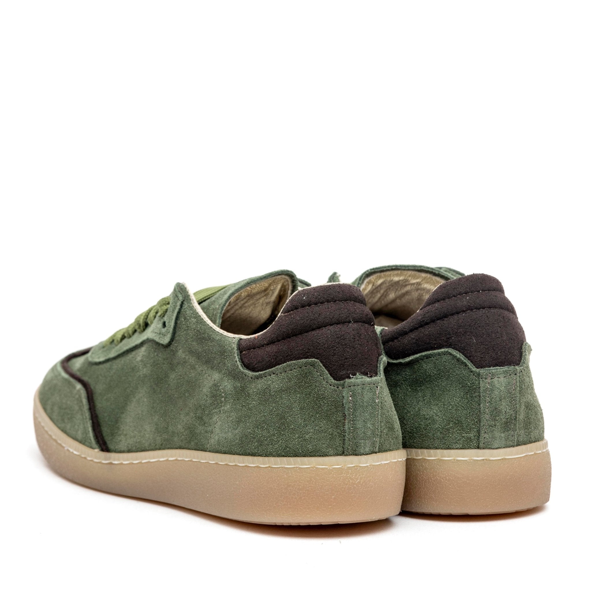 Sneakers in scamosciato verde bosco. - TreemmeCreazioni