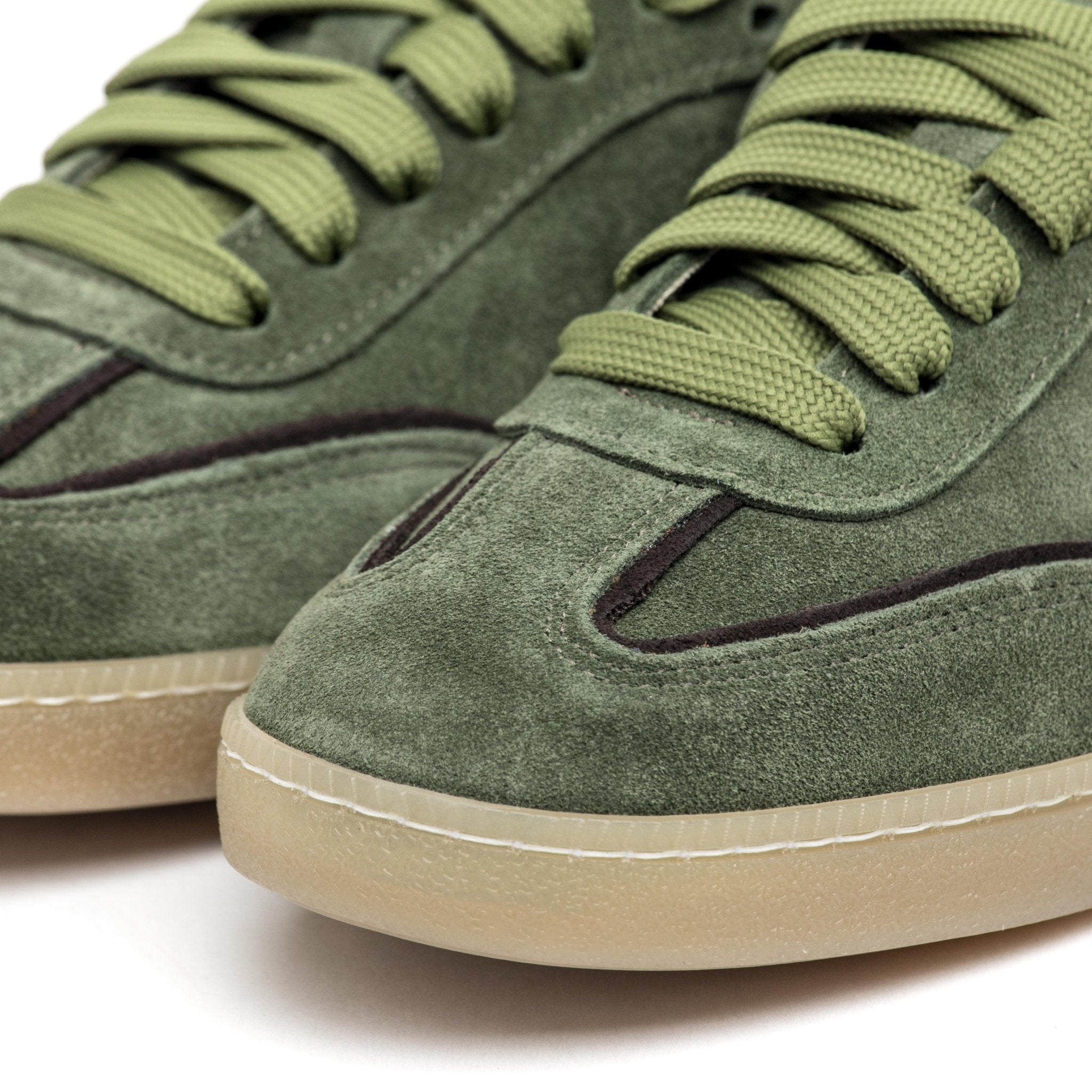 Sneakers in scamosciato verde bosco. - TreemmeCreazioni