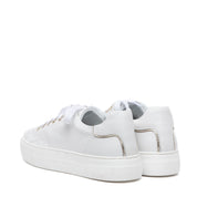 Sneakers in vitello bianco con profili platino. - TreemmeCreazioni