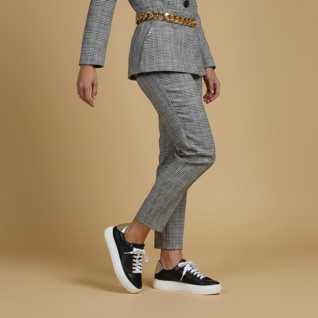 Sneakers in vitello nero con profili platino - TreemmeCreazioni