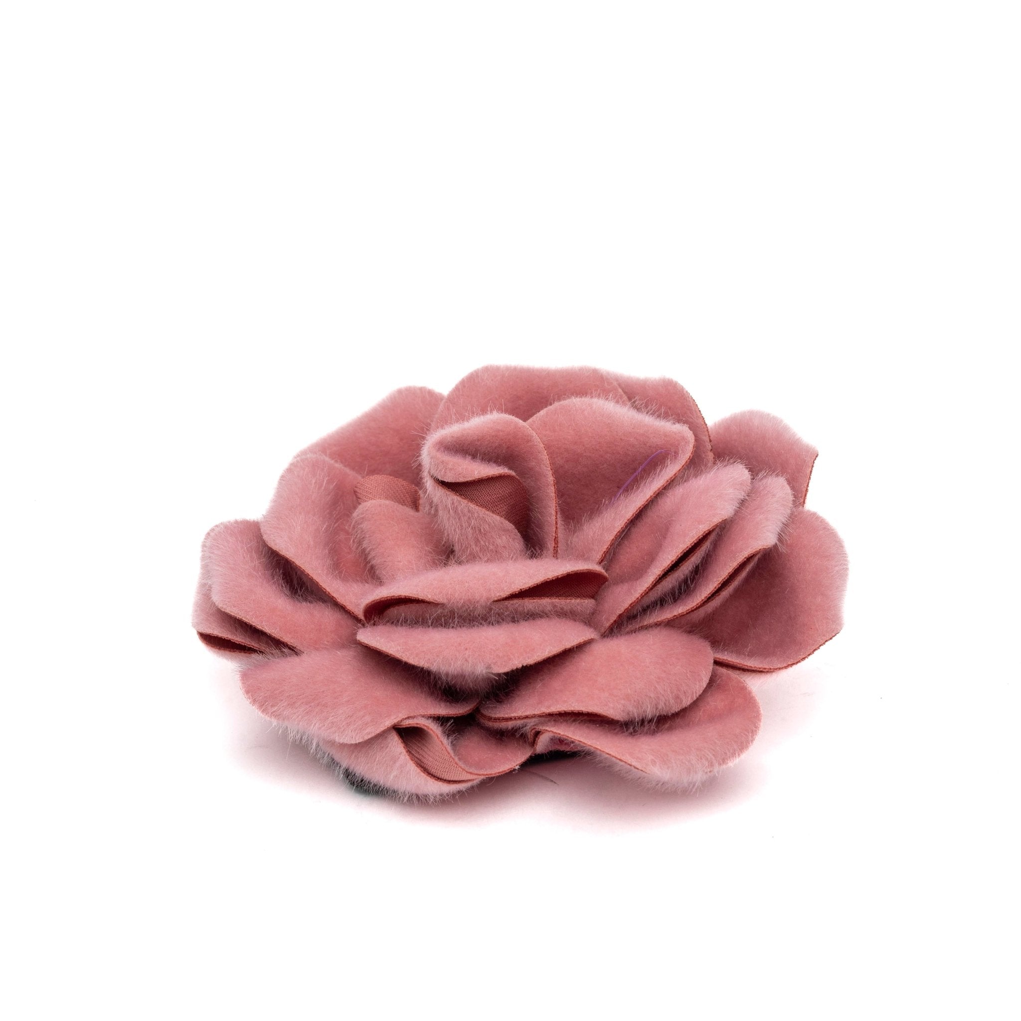 Spilla in tessuto a forma di rosa. - TreemmeCreazioni