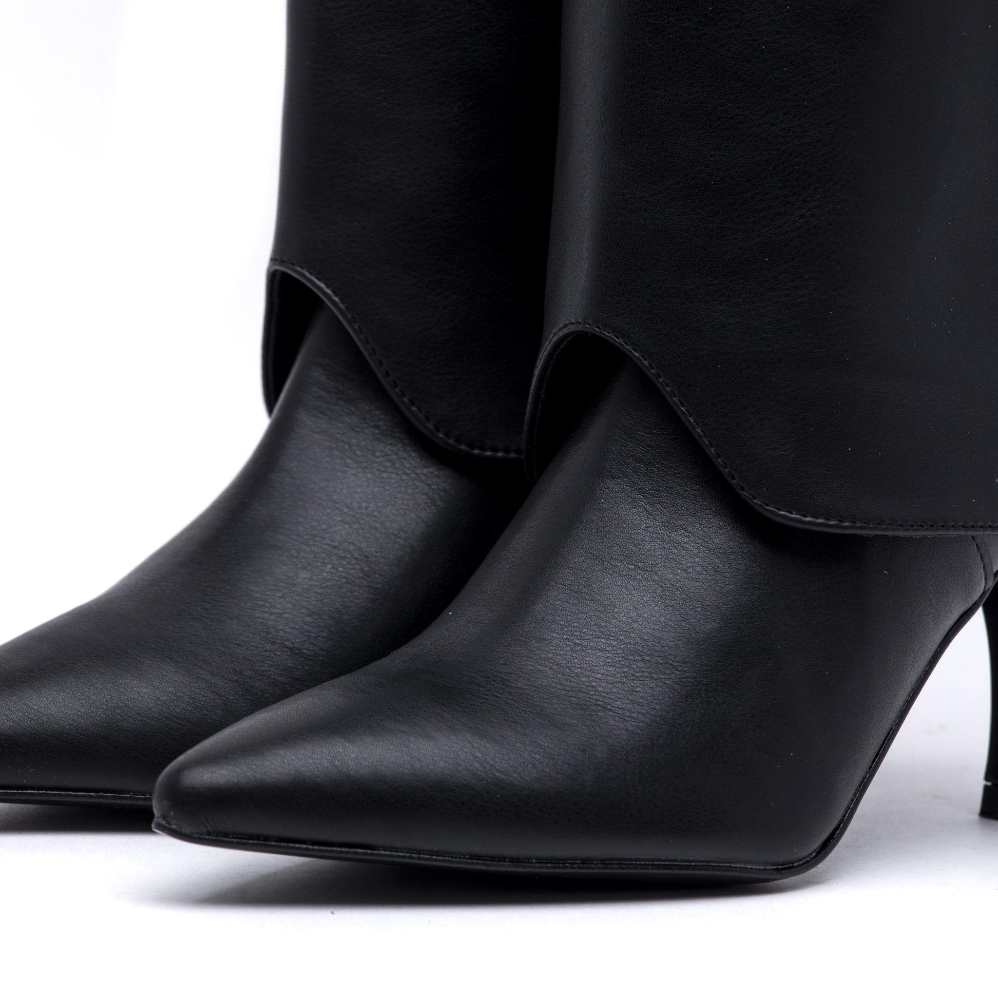 Stivale alto con gambale a tubo. - TreemmeCreazioni