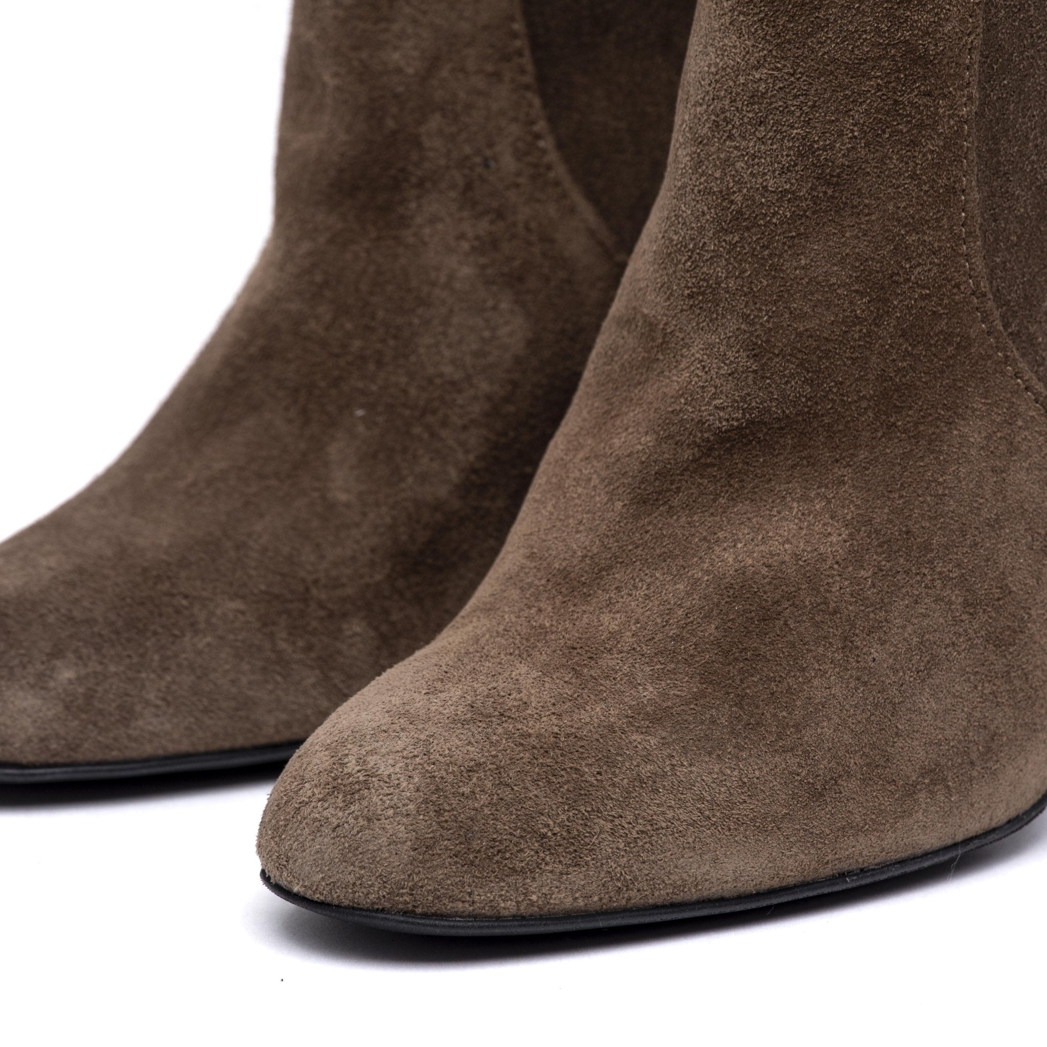 Stivale alto in pelle scamosciata color radice. - TreemmeCreazioni