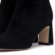 Stivale alto in pelle scamosciata con tacco. - TreemmeCreazioni