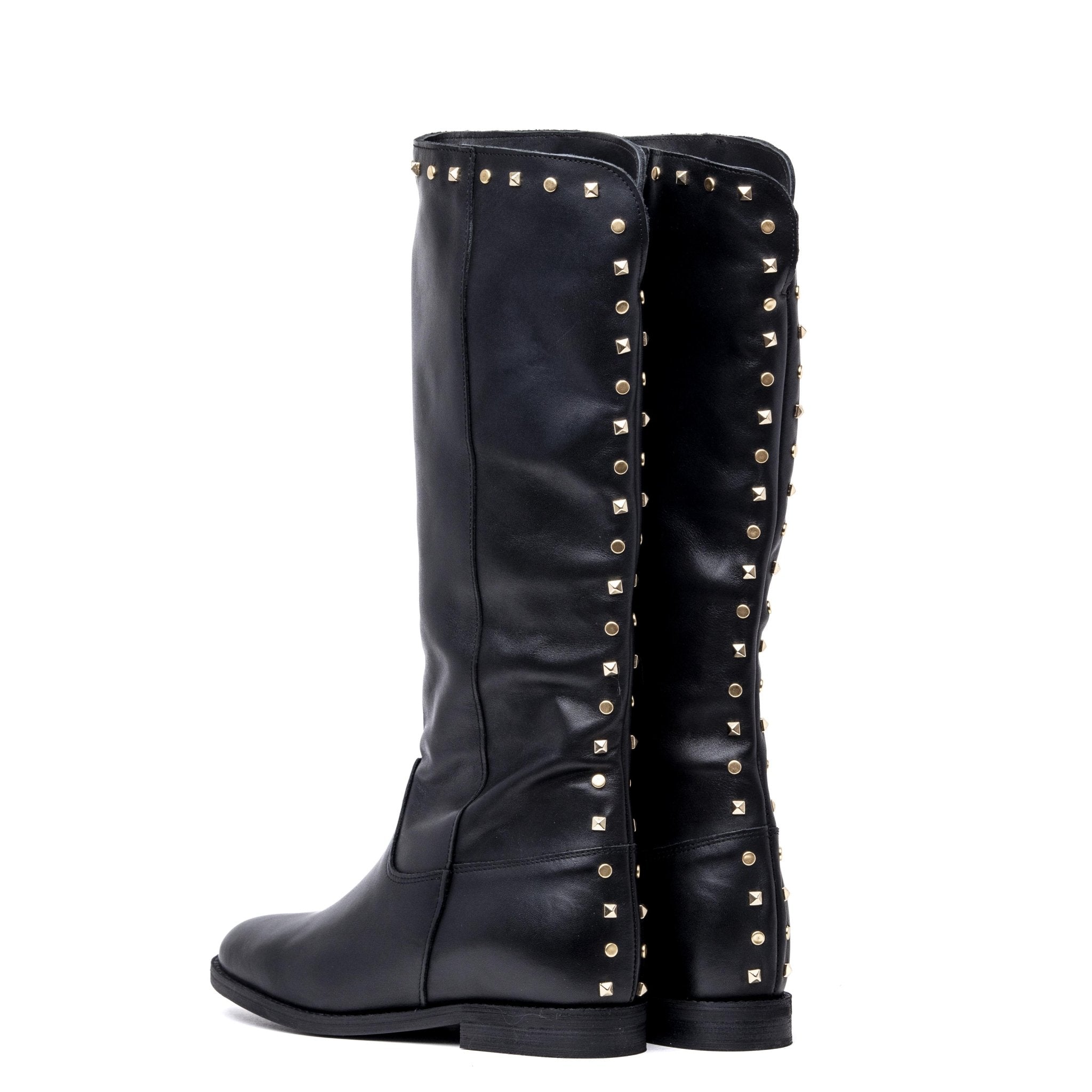 Stivale in vitello nero borchiato con rialzo. - TreemmeCreazioni