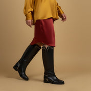 Stivale in vitello nero borchiato. - TreemmeCreazioni