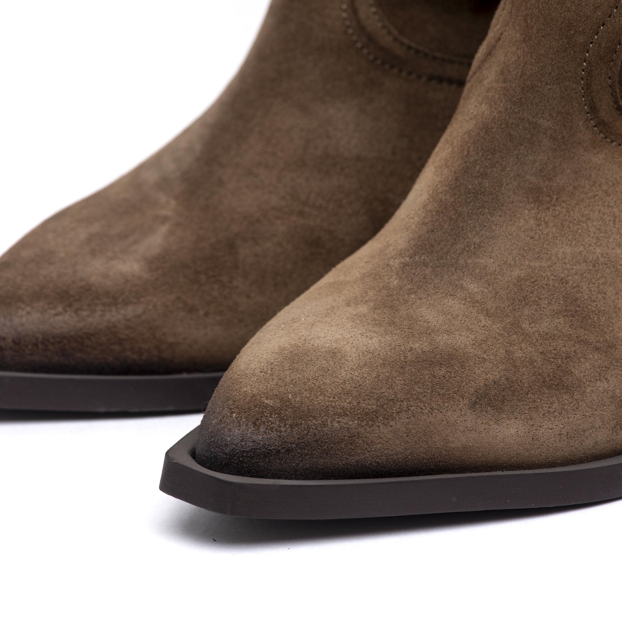 Stivale texano in camoscio velour nocciola. - TreemmeCreazioni