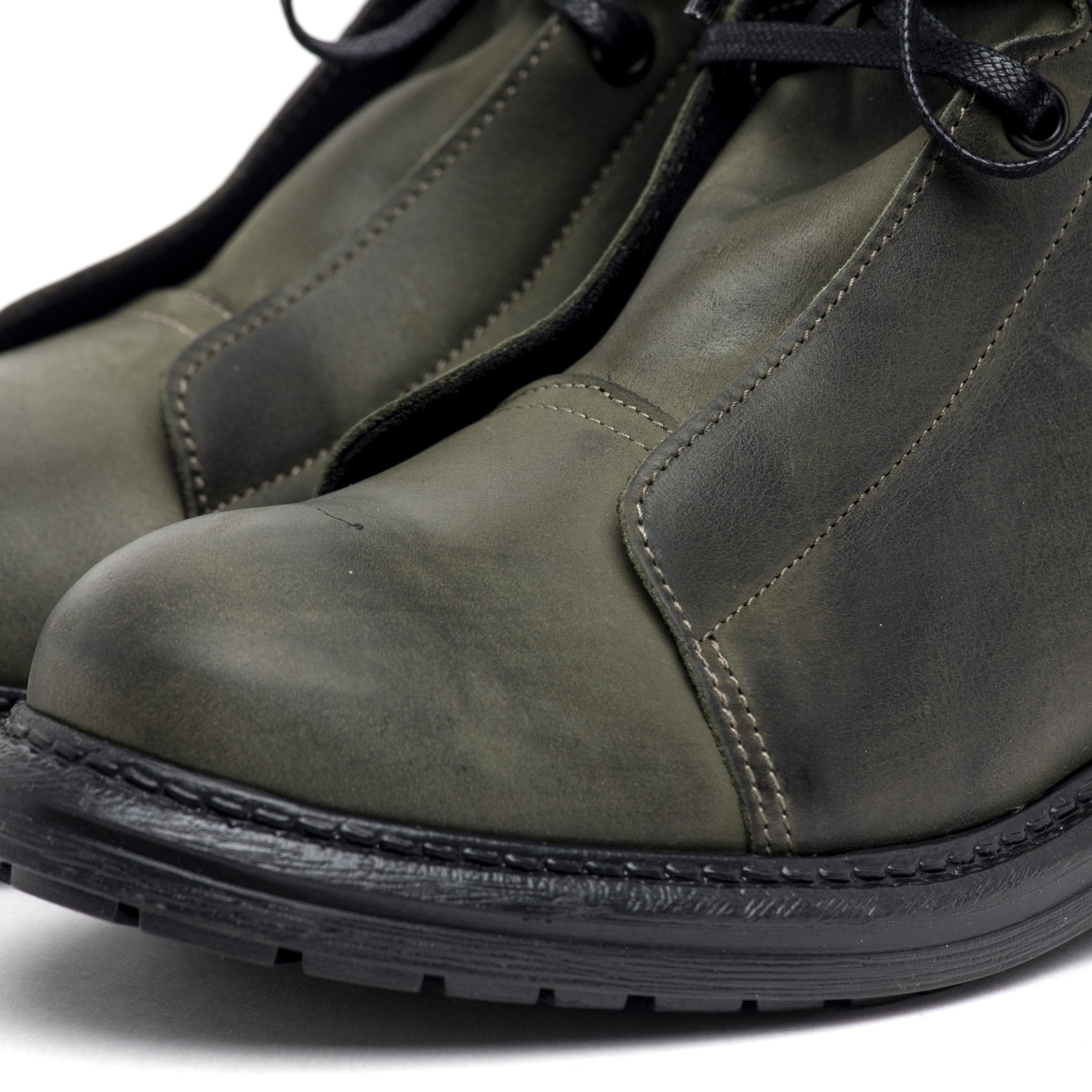 Stivaletto anfibio in crosta nabukata verde. - TreemmeCreazioni