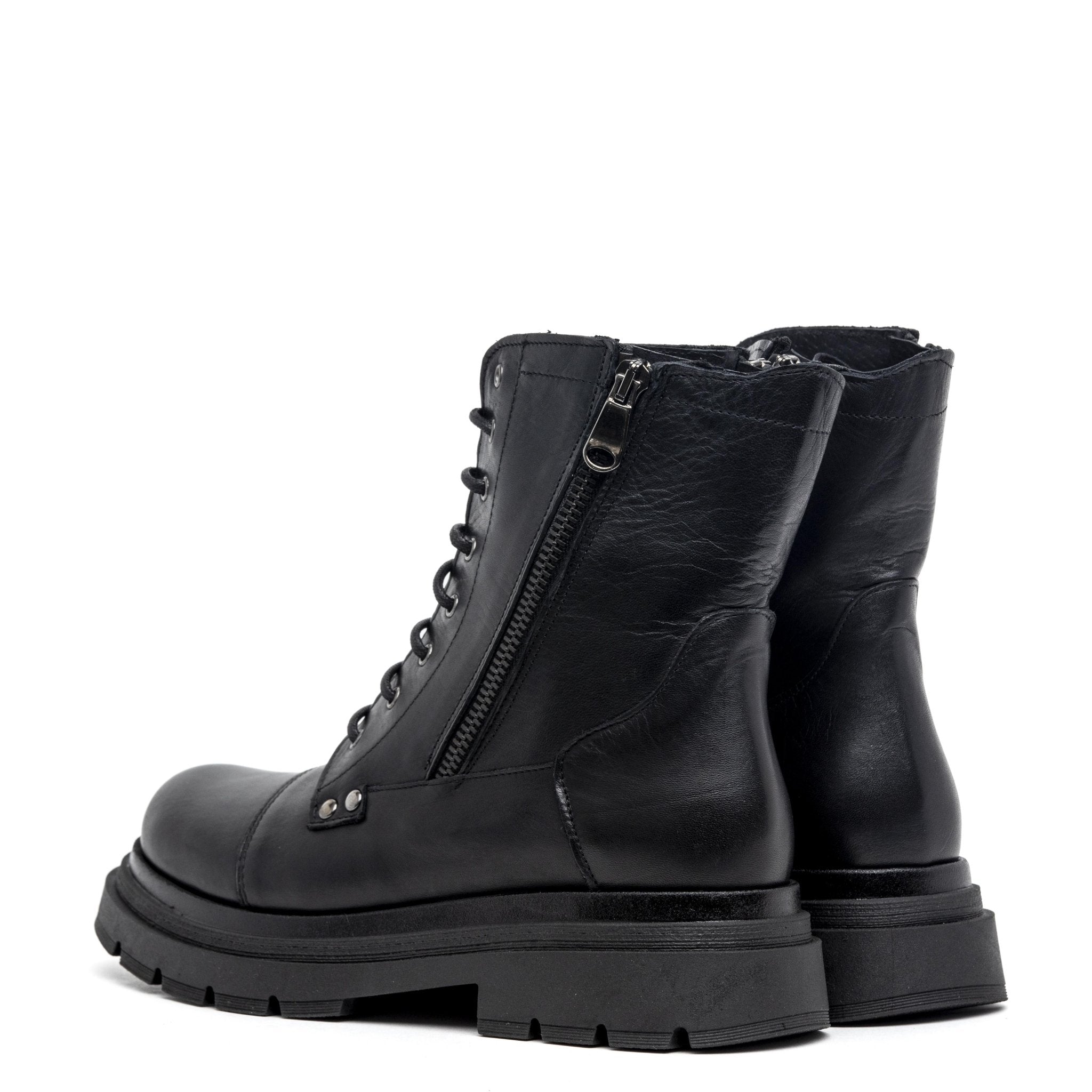 Stivaletto anfibio in vitello nero. - TreemmeCreazioni