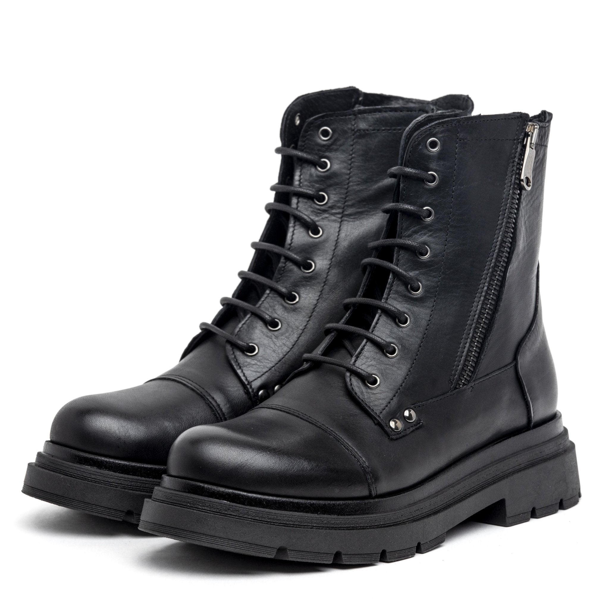 Stivaletto anfibio in vitello nero. - TreemmeCreazioni