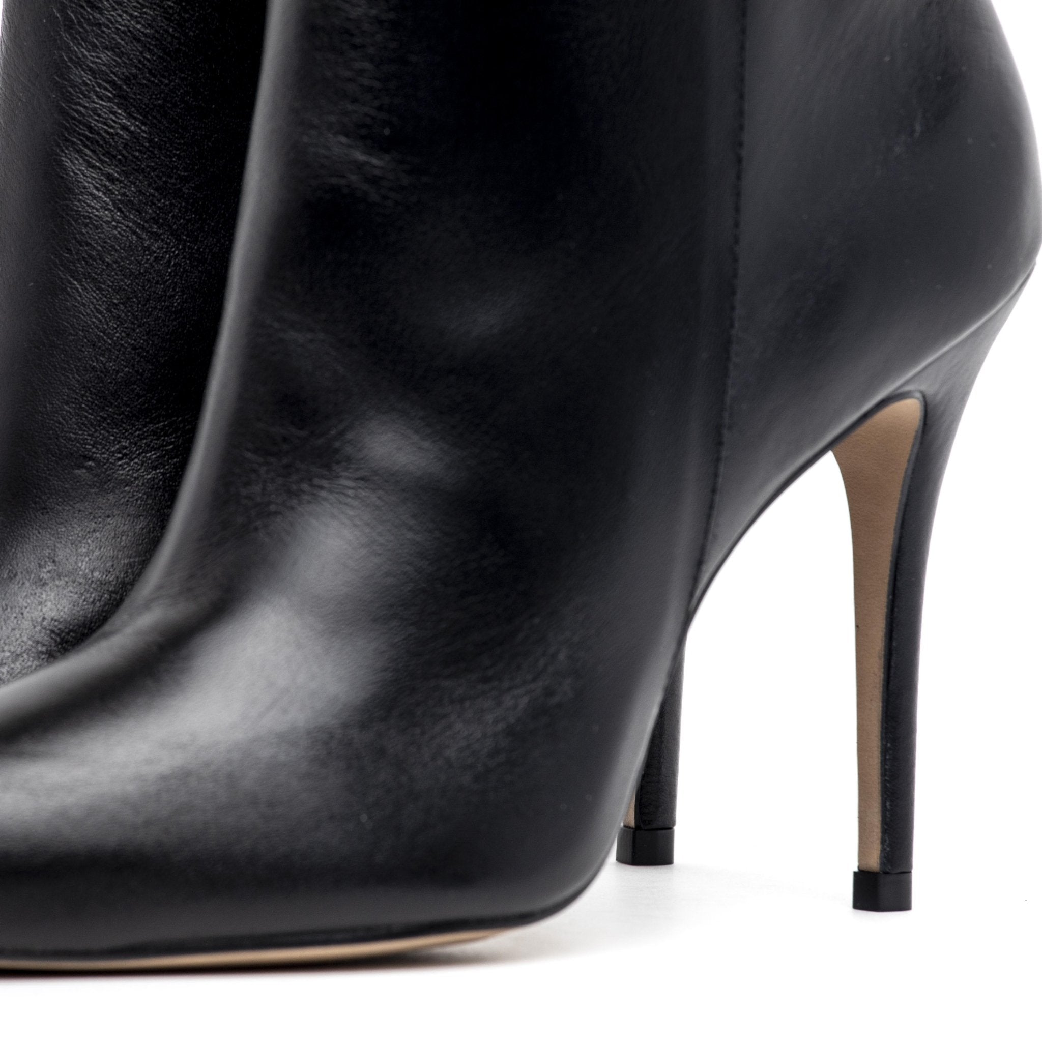 Stivaletto con tacco in vitello nero. - TreemmeCreazioni