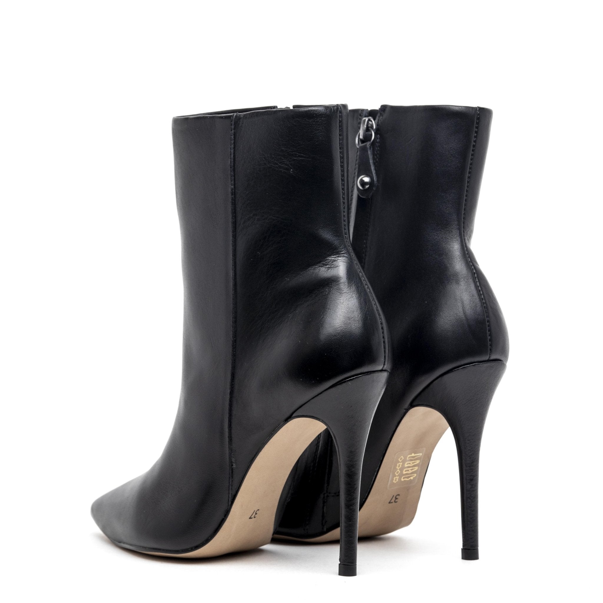 Stivaletto con tacco in vitello nero. - TreemmeCreazioni