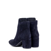 Stivaletto in camoscio blu con tacco. - TreemmeCreazioni