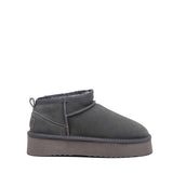 Stivaletto in camoscio con eco pelliccia.