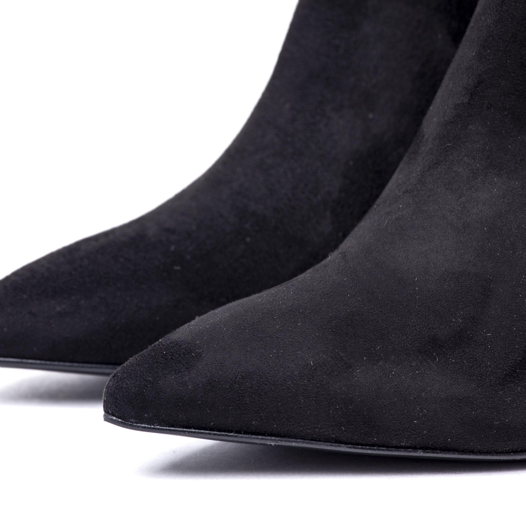 Stivaletto in camoscio nero con tacco. - TreemmeCreazioni