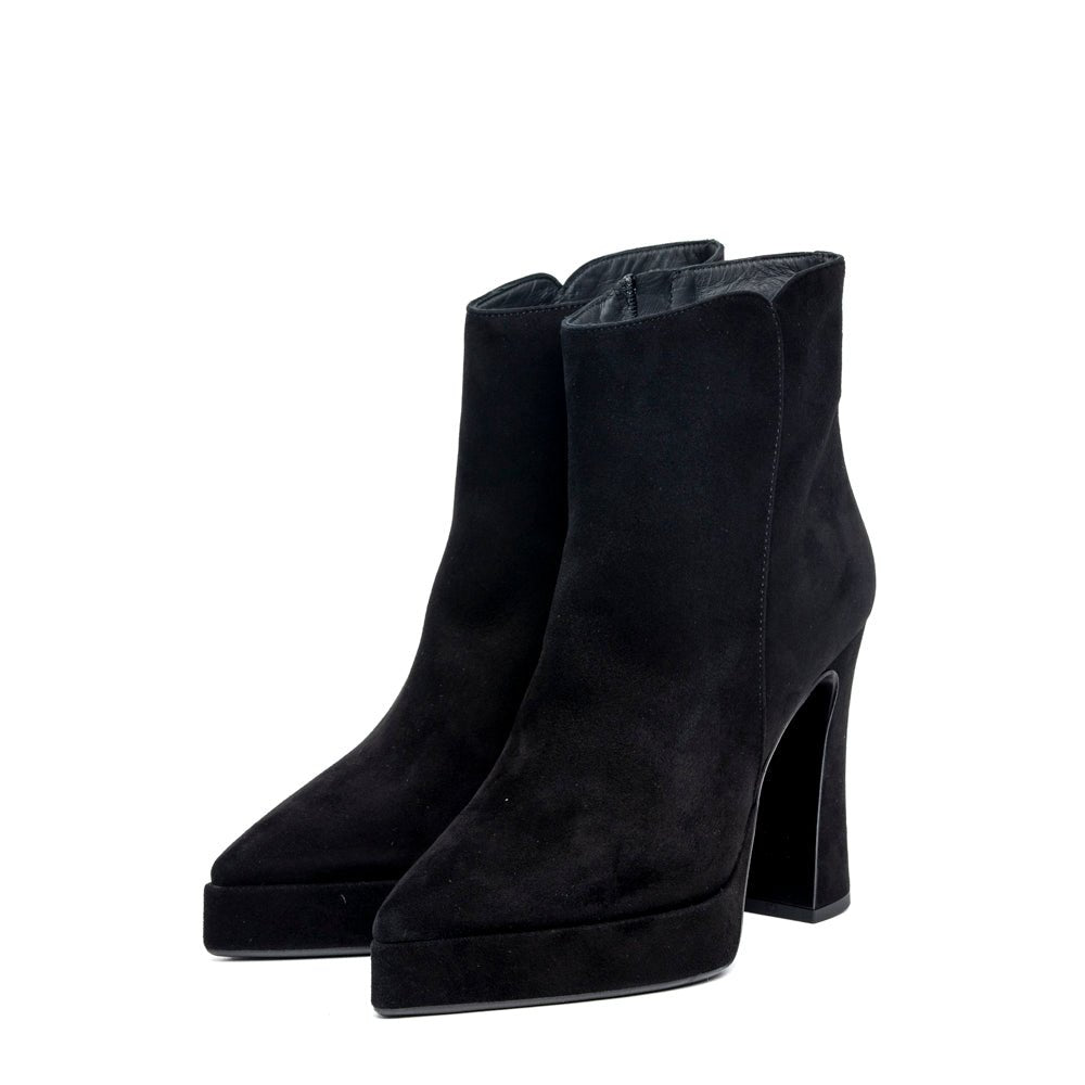 Stivaletto in nabuk nero con plateau. - TreemmeCreazioni