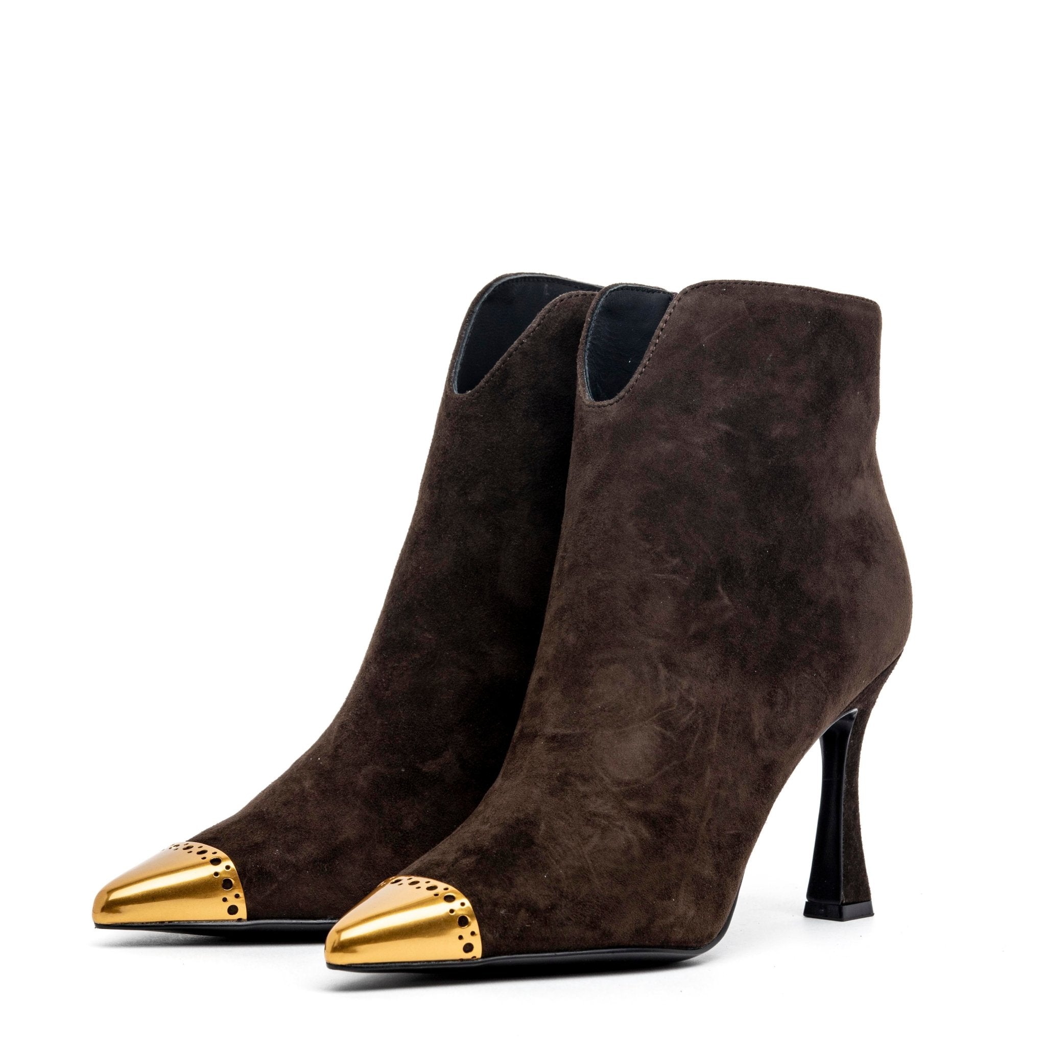 Stivaletto in pelle scamosciata cioccolato con tacco. - TreemmeCreazioni