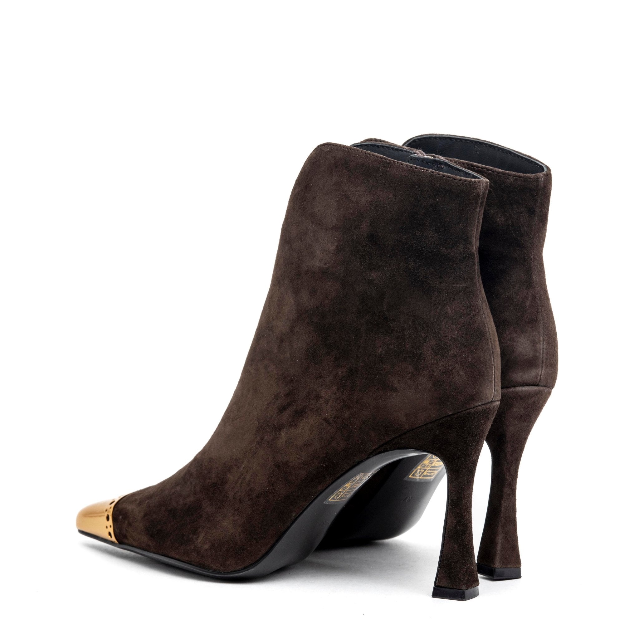 Stivaletto in pelle scamosciata cioccolato con tacco. - TreemmeCreazioni