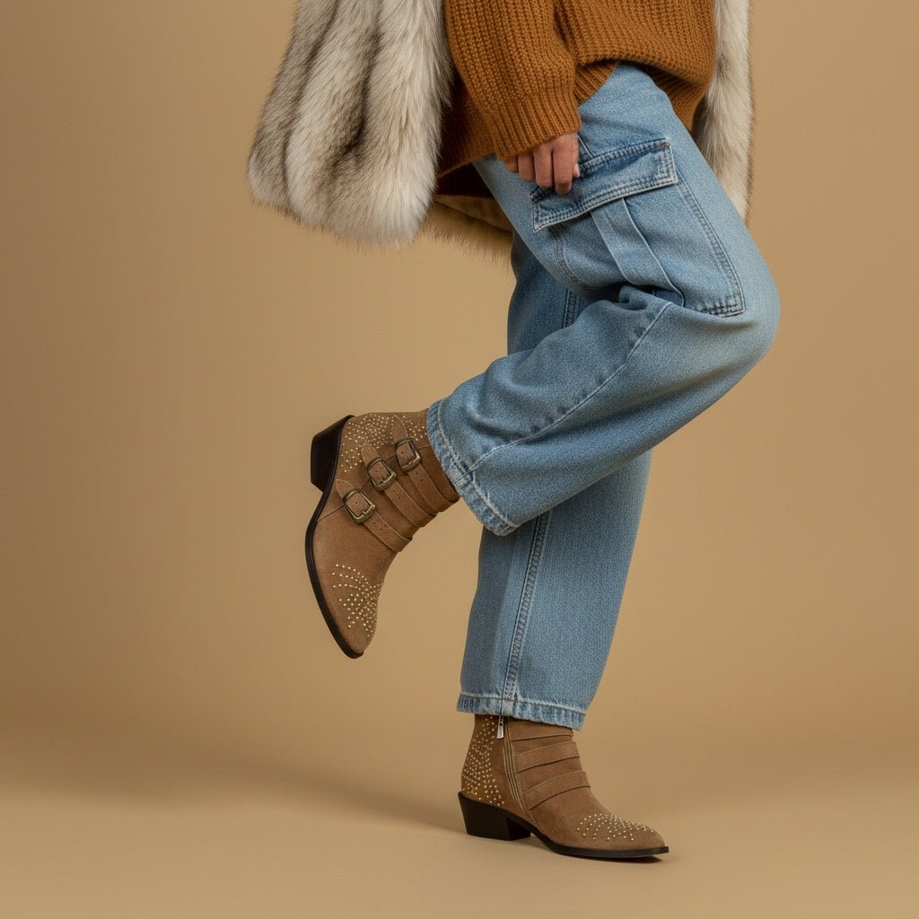 Stivaletto in pelle scamosciata con borchie. - TreemmeCreazioni