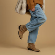 Stivaletto in pelle scamosciata con borchie. - TreemmeCreazioni