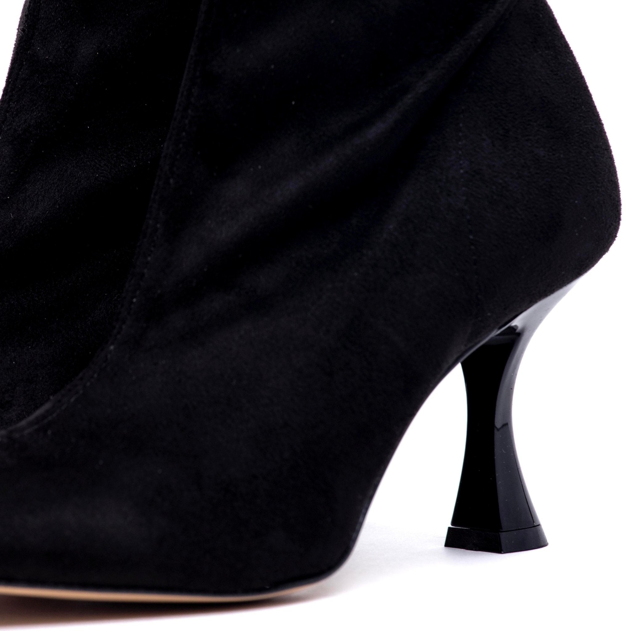 Stivaletto in suede nero elasticizzato. - TreemmeCreazioni