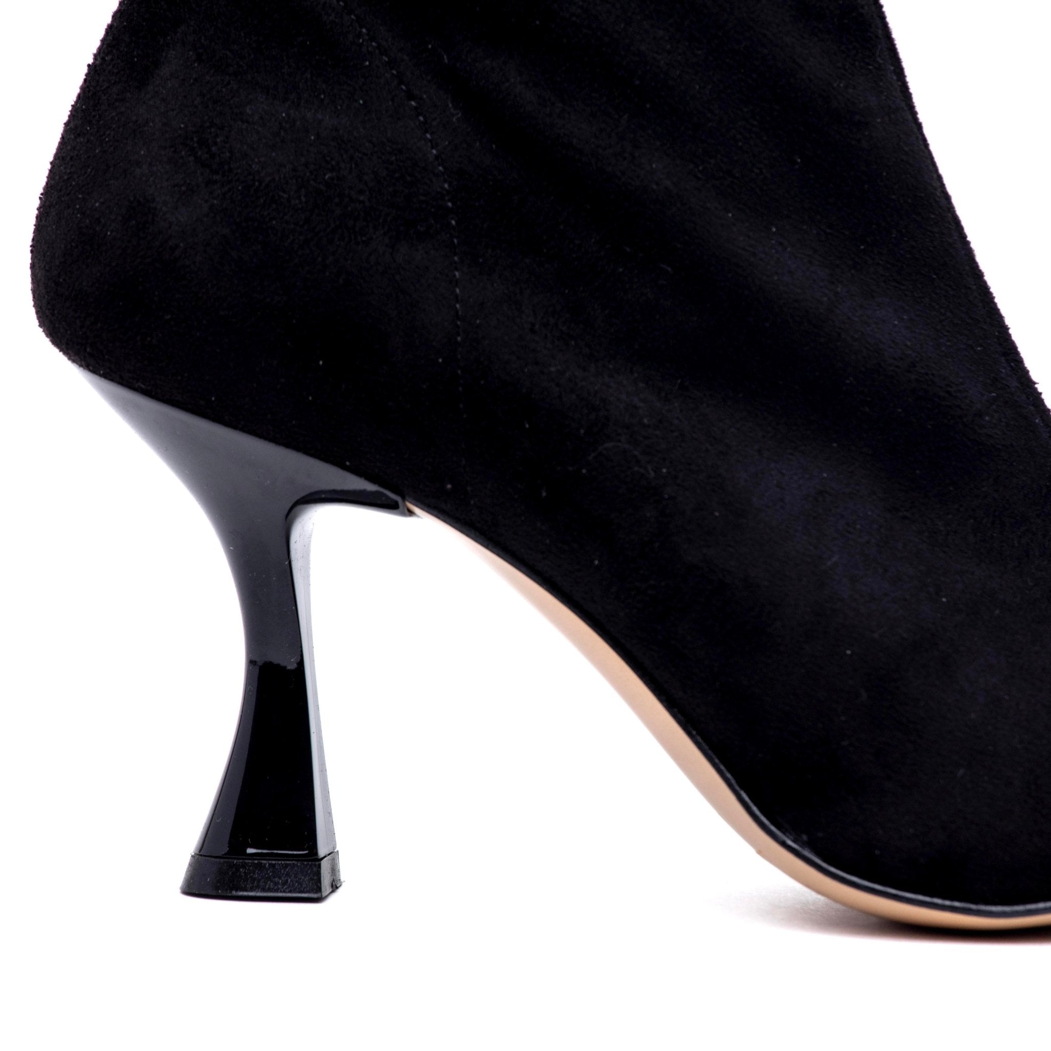 Stivaletto in suede nero elasticizzato. - TreemmeCreazioni