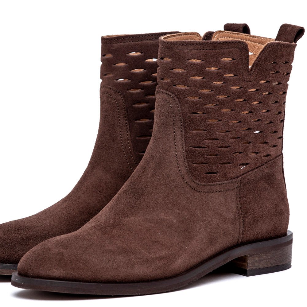 Stivaletto laserato in pelle scamosciata cioccolato - TreemmeCreazioni