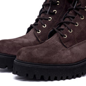 Stivaletto modello anfibio in pelle scamosciata marrone. - TreemmeCreazioni