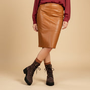 Stivaletto modello anfibio in pelle scamosciata marrone. - TreemmeCreazioni