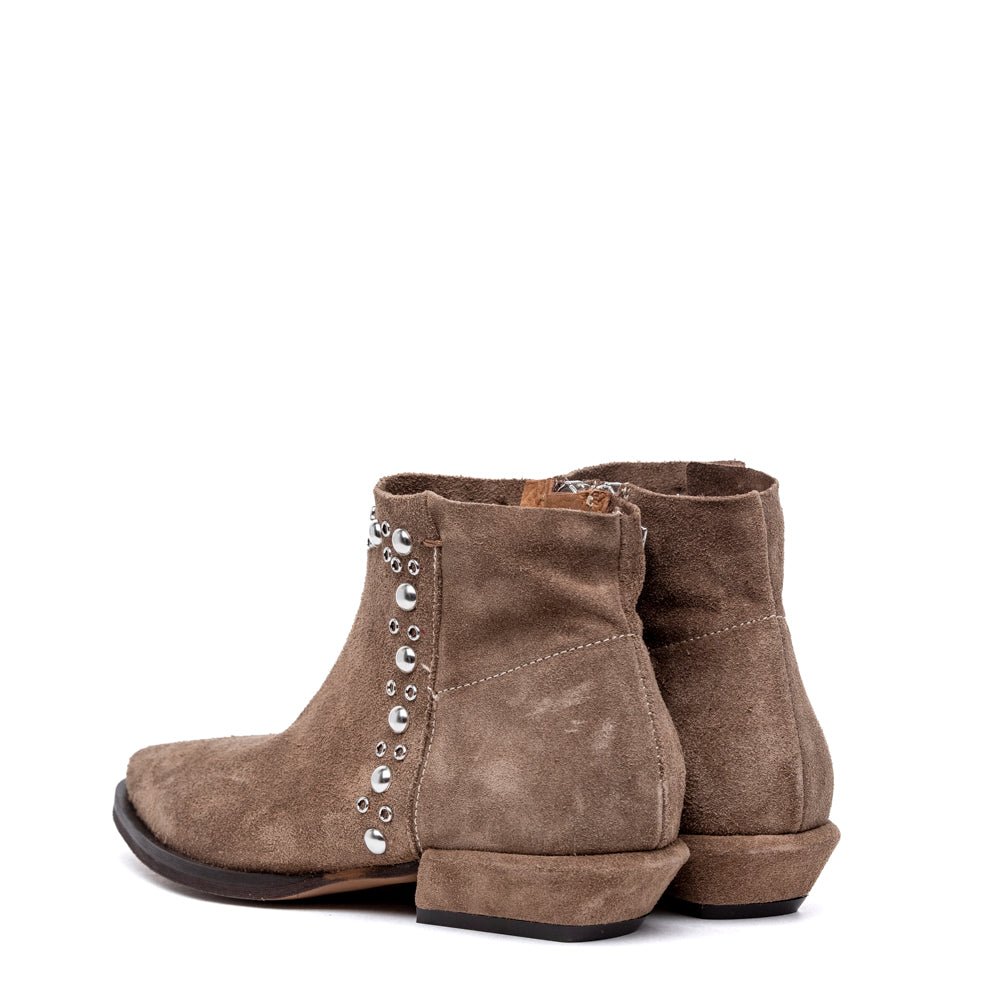 Stivaletto texano in pelle scamosciata tortora con borchie - TreemmeCreazioni