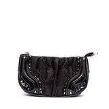 Pochette in laminato nero con borchie.