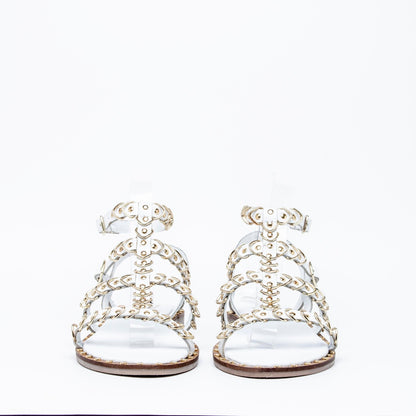 Sandalo bianco flat con anelli oro. - TreemmeCreazioni