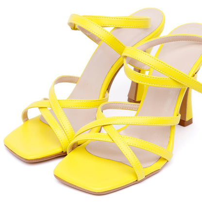 Sandalo con fascette giallo. - TreemmeCreazioni