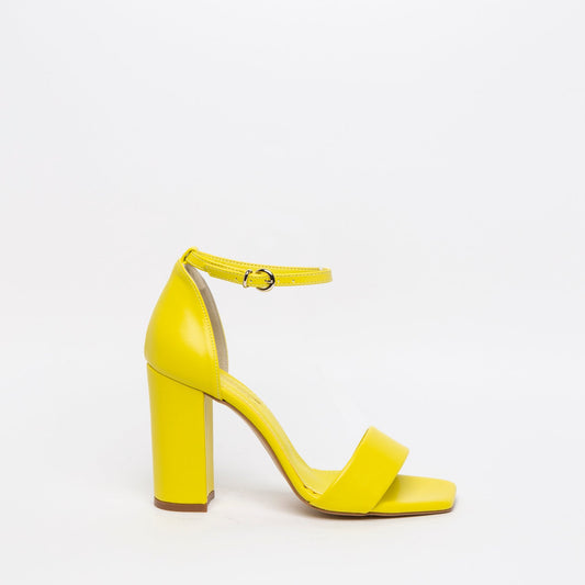 Sandalo giallo con cinturino in caviglia. - TreemmeCreazioni
