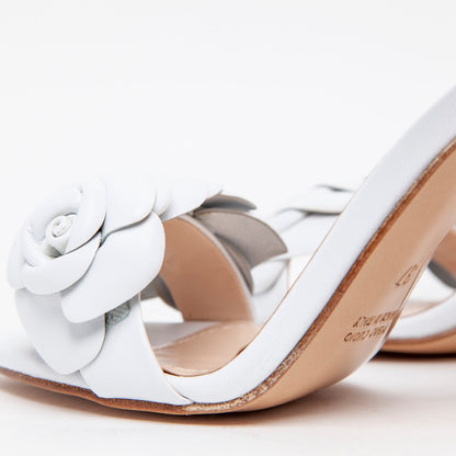Sandalo in nappa bianca con rose. - TreemmeCreazioni