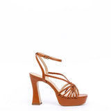 Sandalo in nappa cuoio con platform.