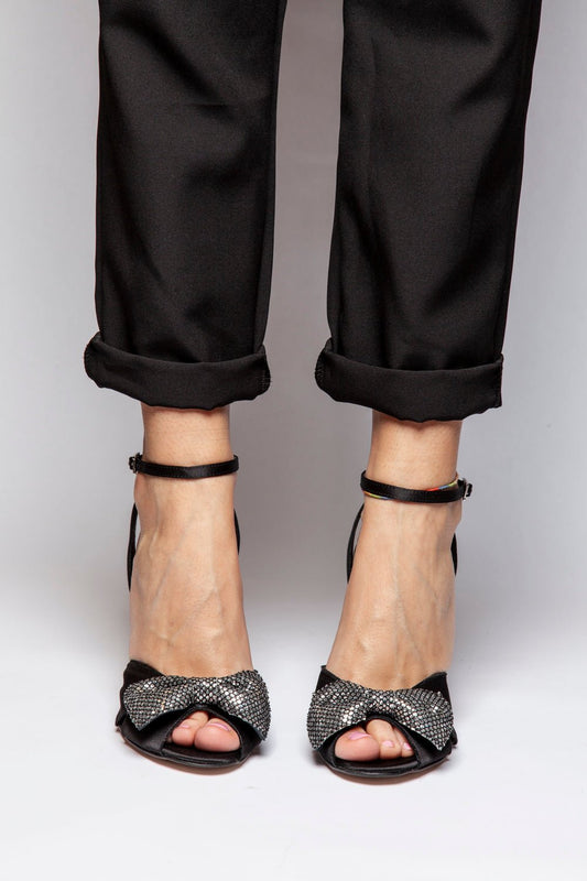 Sandalo in raso nero con fiocco in glitter. - TreemmeCreazioni