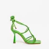 Sandalo stringato in nappa verde.