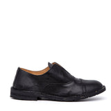 Scarpa bassa in nappa nera .