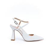 Slingback Sposa con cinturino e tacco clessidra.