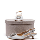 Slingback Sposa in liz bianco con accessorio.