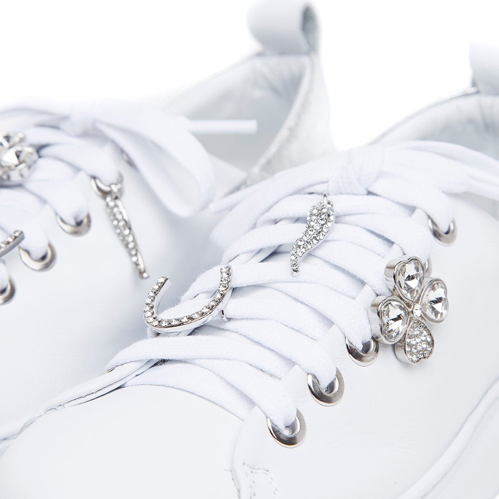 Sneakers in nappa bianca con applicazioni. - TreemmeCreazioni