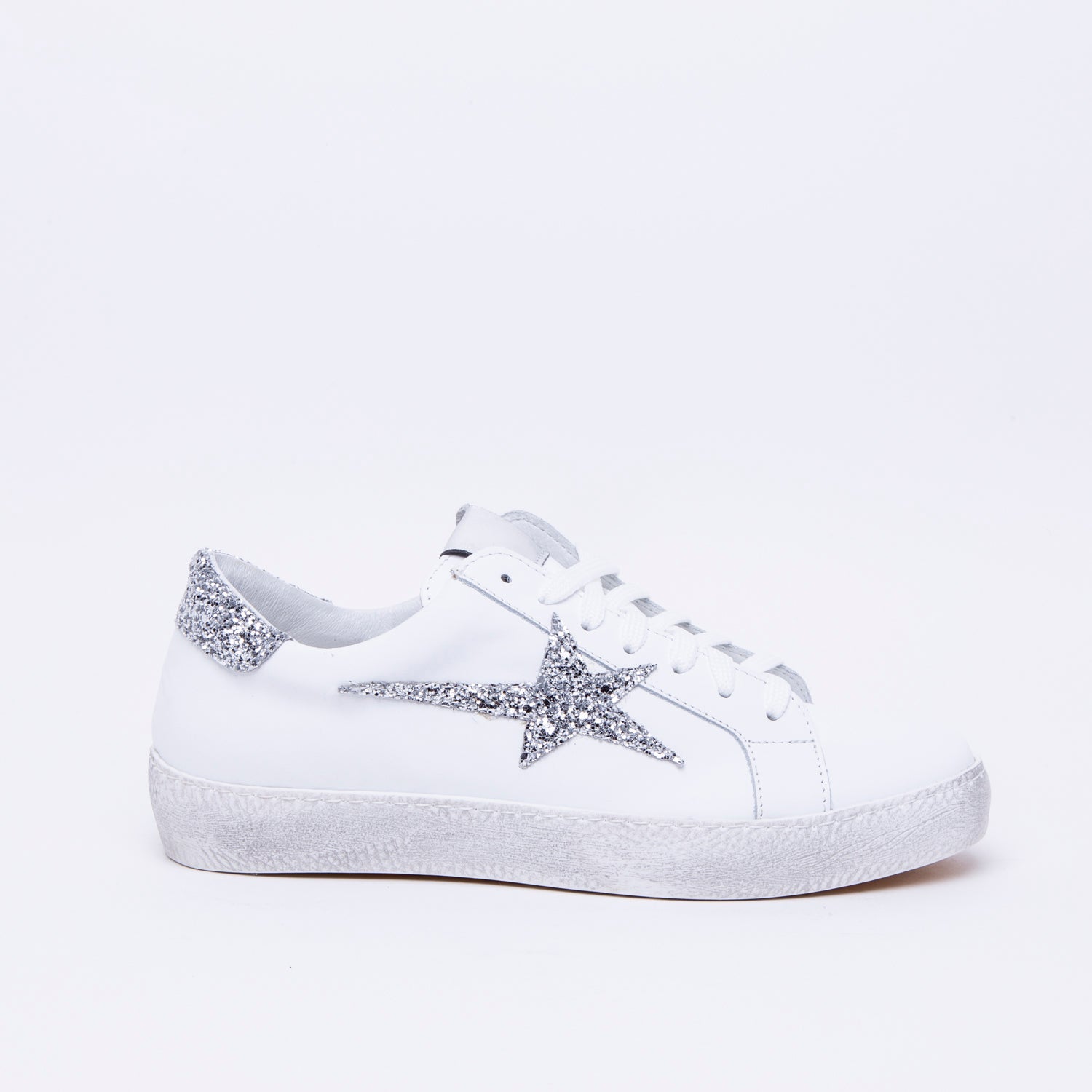 Sneakers in nappa bianca e glitter. - TreemmeCreazioni