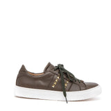 Sneakers in nappa con borchie.