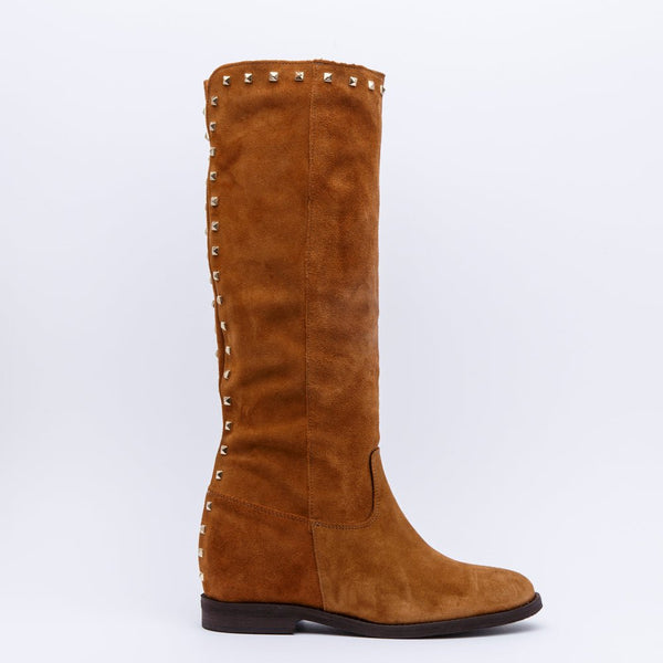 Boot in soft tan suede with golden applied studs