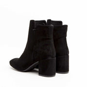 Stivaletto in camoscio nero con tacco. - TreemmeCreazioni