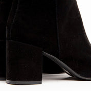 Stivaletto in camoscio nero con tacco. - TreemmeCreazioni